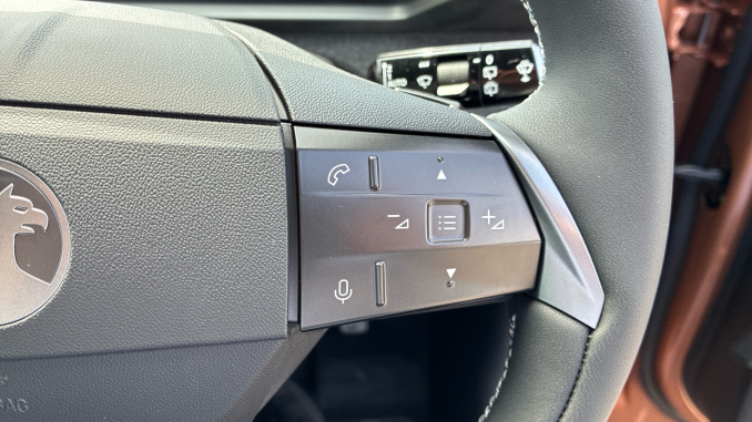 Vauxhall Grandland 1.2 Hybrid 145 Griffin 5dr e-DCT6 Petrol Hatchback - Image 30